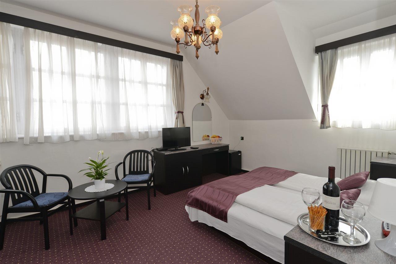 Budai Hotel Budapest Exterior photo
